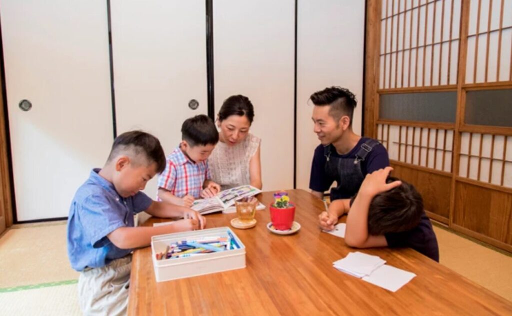 ハンバートハンバートに子供はいる？3兄弟の年齢と学年